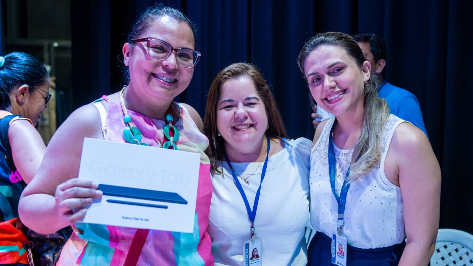 Professores da rede municipal recebem 1.691 tablets para apoio pedagógico