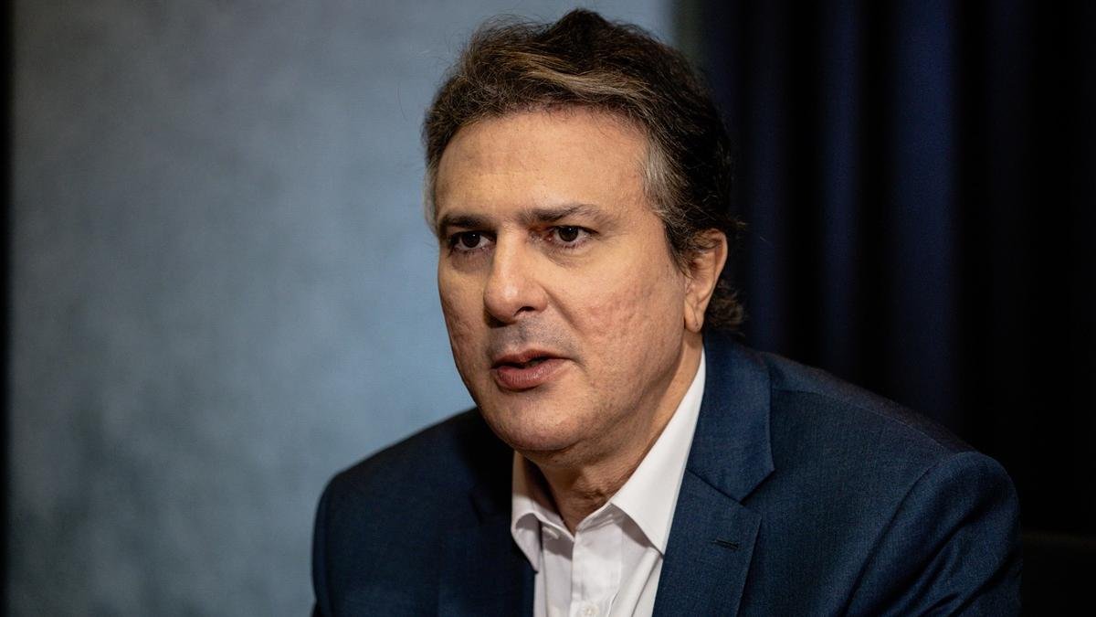 Camilo Santana evita responder ataques de Ciro e diz que só fala com o adversário ‘na Justiça’